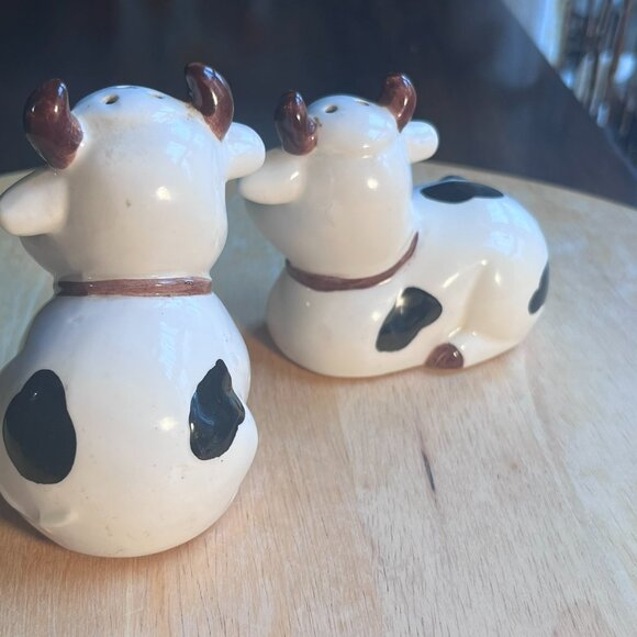 (VC) Vintage. Collectible. Kitchen. Cows. Salt & Pepper - Picture 5 of 10